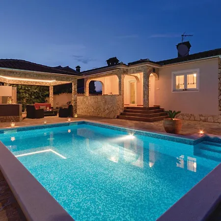 Three-bedroom Betiga With A Fireplace 02