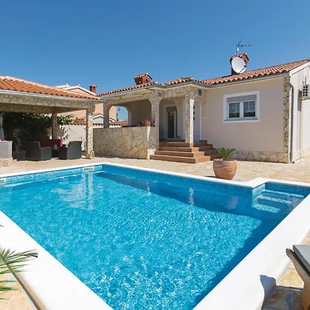 Gorgeous In Betiga With Wifi Holiday home