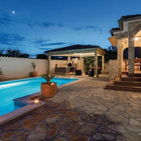 Three-bedroom Betiga With A Fireplace 02