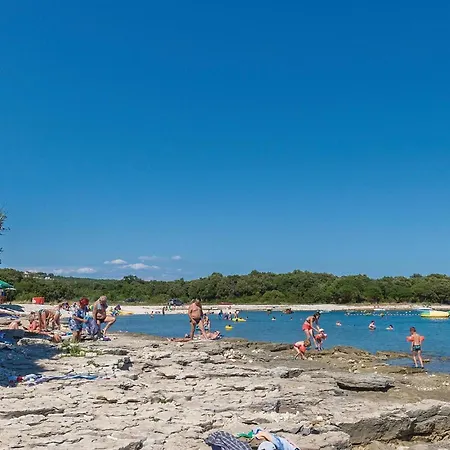 Semesterbostad Three-bedroom Betiga With A Fireplace 02 Barbariga