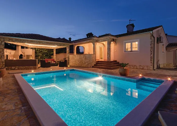 Three-bedroom Betiga With A Fireplace 02