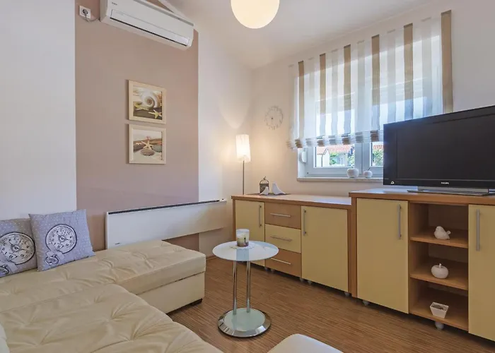 Semesterbostad Three-bedroom Betiga With A Fireplace 02