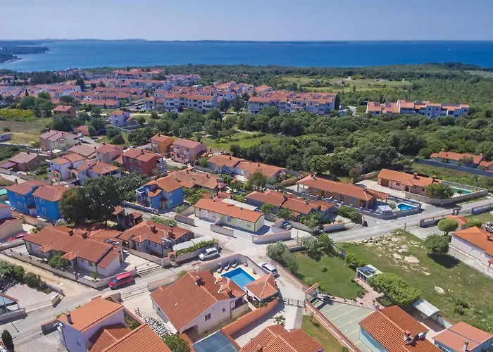 Semesterbostad Three-bedroom Betiga With A Fireplace 02 Barbariga