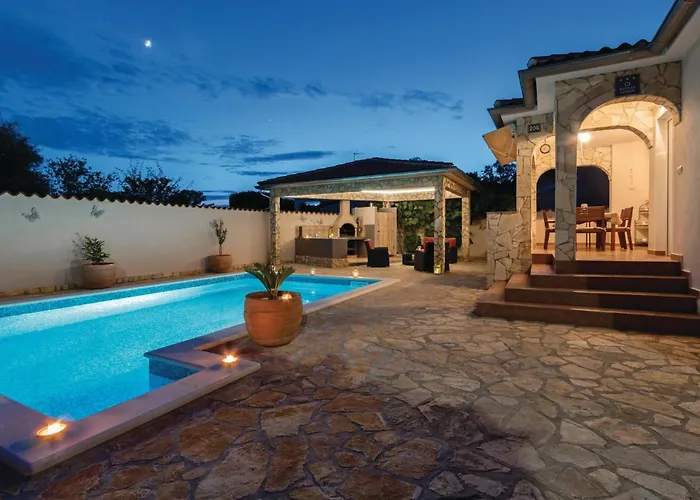 Three-bedroom Betiga With A Fireplace 02